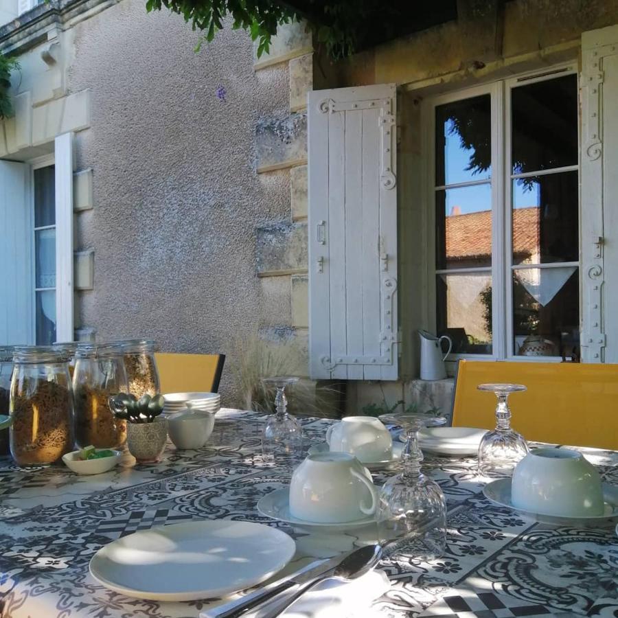 La Jariette Bed & Breakfast Airvault Eksteriør bilde